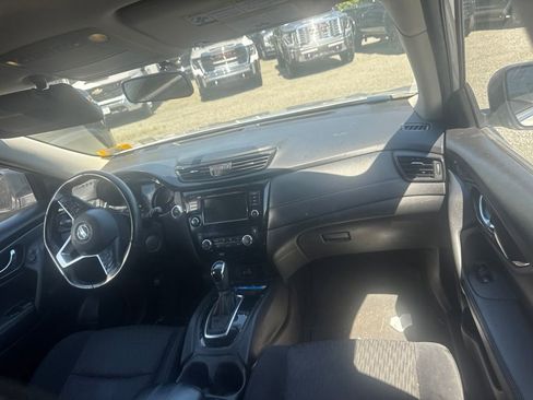 Used 2018 Nissan Rogue SV AWD/4WD image 8