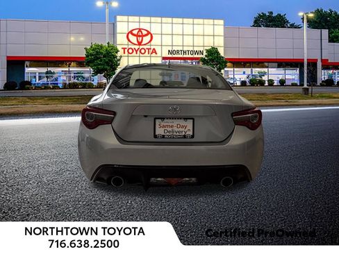 Used 2017 Toyota 86 RWD image 6