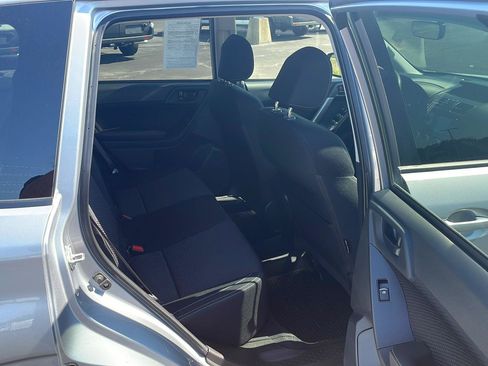 Used 2017 Subaru Forester 2.5i Premium w/ All-Weather Package AWD/4WD image 28
