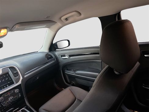 Used 2023 Chrysler 300 Touring w/ Sport Appearance Package image 21