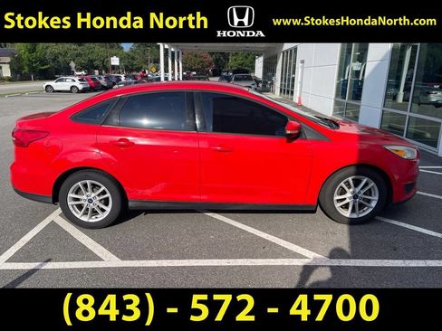 Used 2017 Ford Focus SE FWD image 5