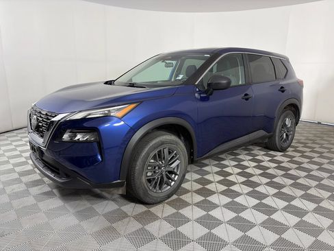 Used 2021 Nissan Rogue S AWD/4WD image 3