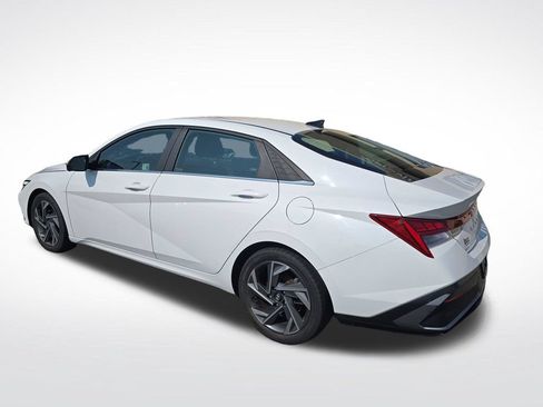 Certified 2024 Hyundai Elantra Limited FWD image 4