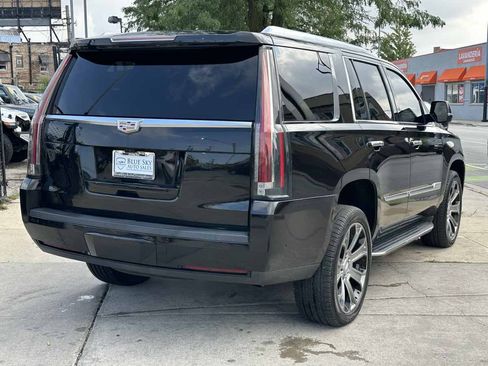 Used 2019 Cadillac Escalade Luxury AWD/4WD image 4