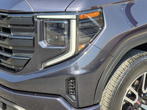Used 2024 GMC Sierra 1500 Elevation RWD image 9