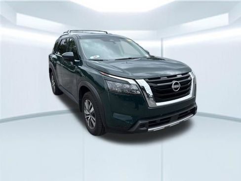 Used 2025 Nissan Pathfinder SL FWD image 4