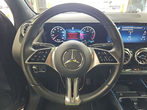 Used 2025 Mercedes-Benz GLA 250 image 10