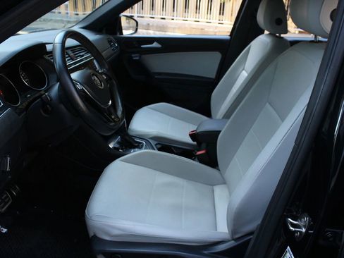 Used 2021 Volkswagen Tiguan SE FWD image 14