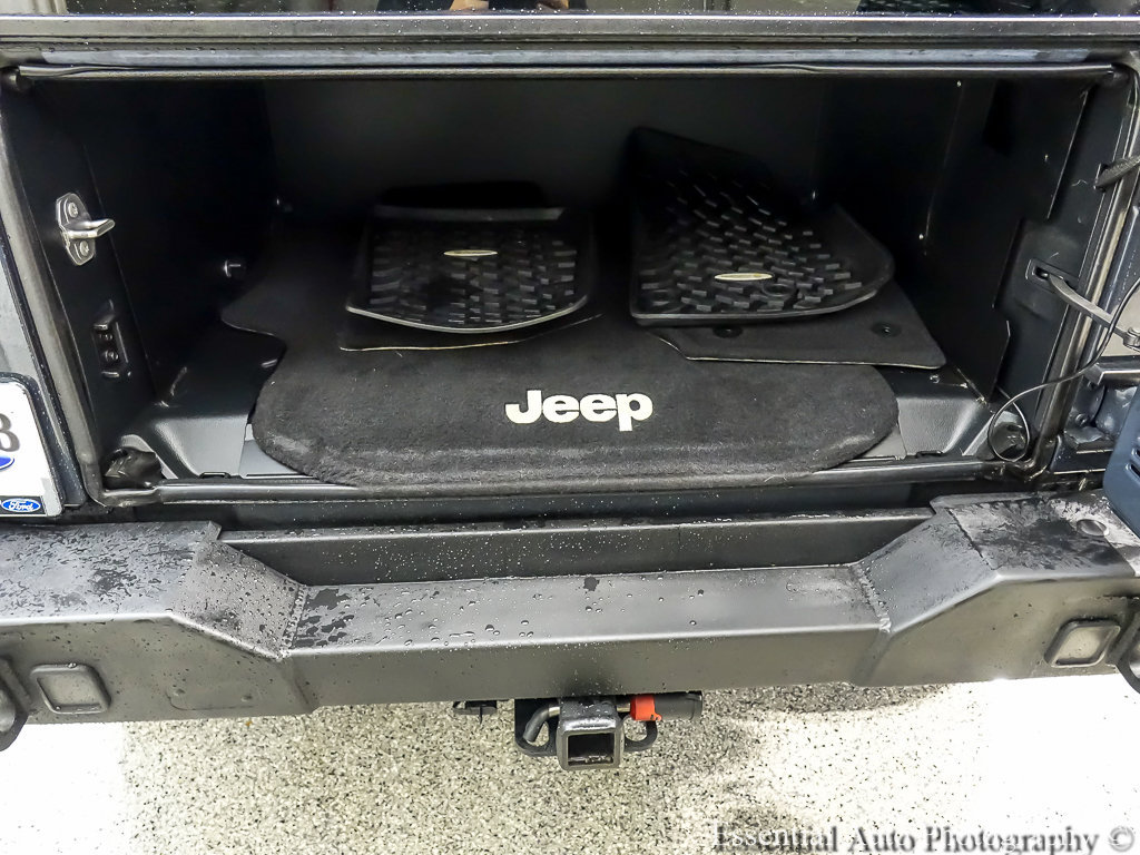 Used 2016 Jeep Wrangler Unlimited Rubicon w/ Connectivity Group AWD/4WD image 20