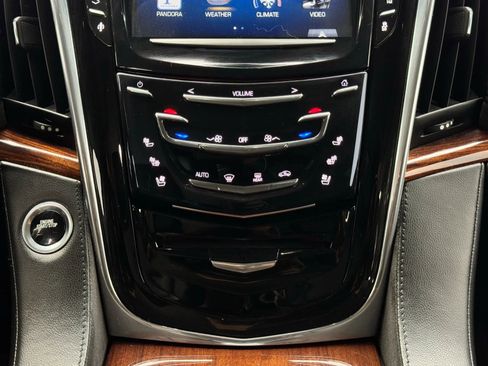Used 2015 Cadillac Escalade Premium image 40