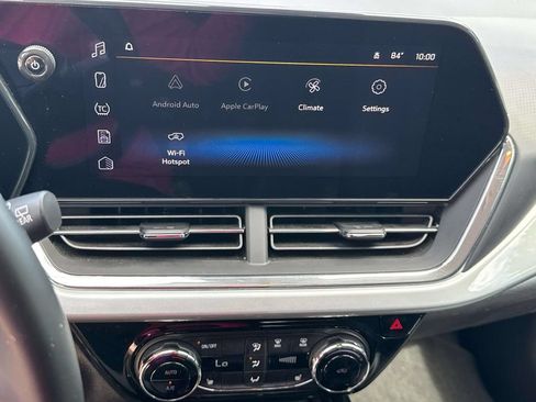 Used 2025 Chevrolet Trax LT w/ LT Convenience Package FWD image 31