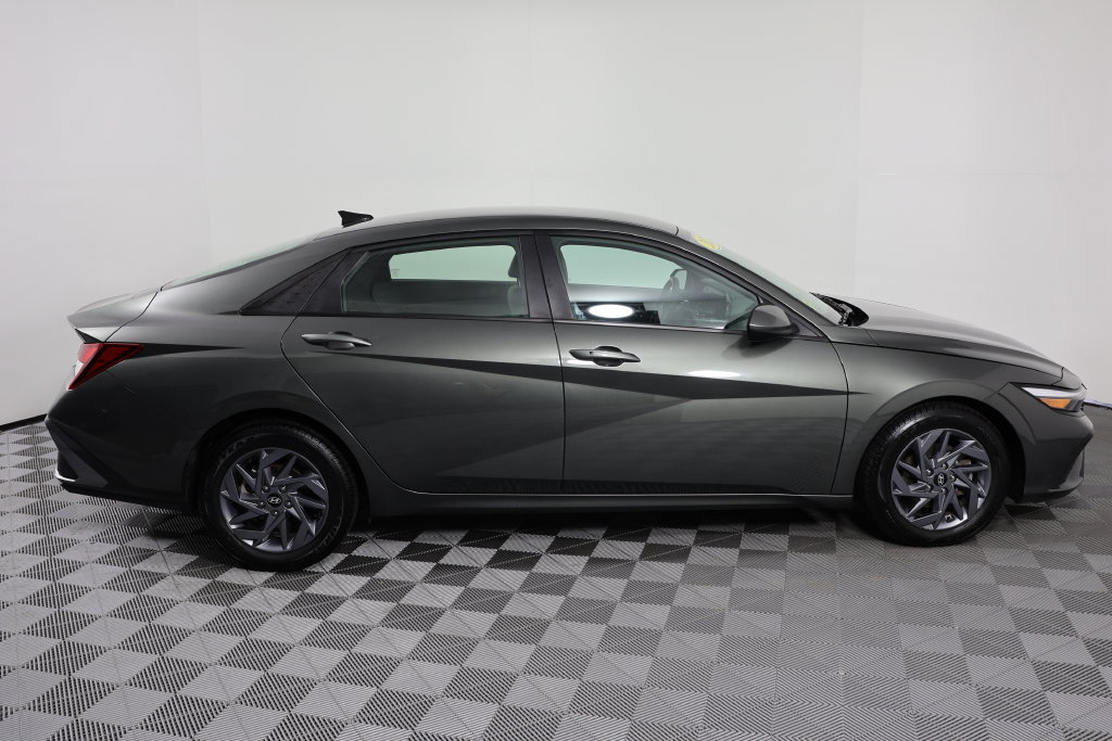 Used 2024 Hyundai Elantra SEL FWD image 9