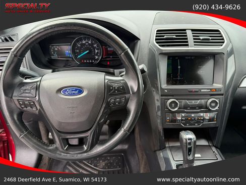 Used 2017 Ford Explorer XLT w/ Equipment Group 201A AWD/4WD image 18