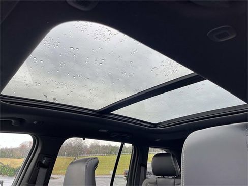 Used 2024 Jeep Grand Cherokee Overland w/ Luxury Tech Group IV image 38