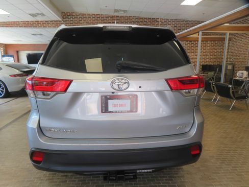 Used 2017 Toyota Highlander XLE FWD image 5