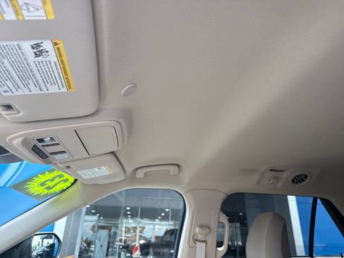 Used 2023 Ford Explorer XLT AWD/4WD image 23