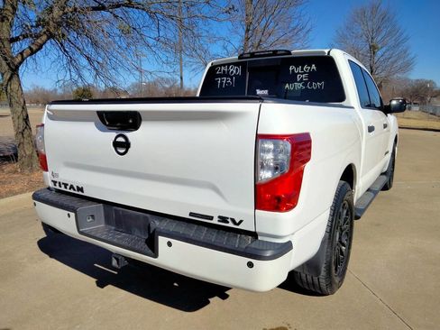 Used 2019 Nissan Titan SV w/ SV Convenience Package image 5