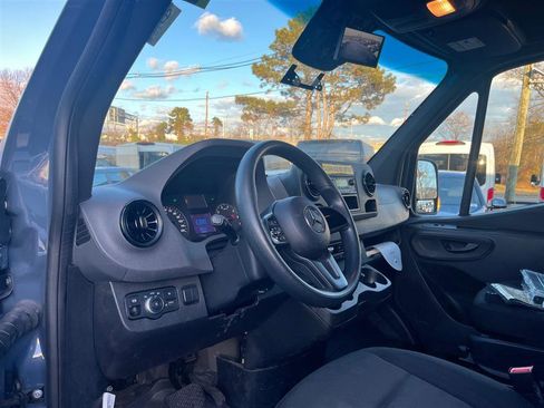 Used 2021 Mercedes-Benz Sprinter 2500 image 13