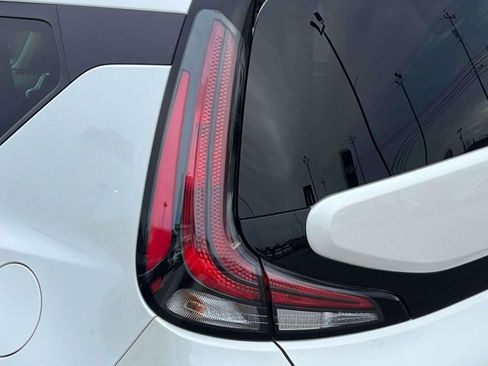 Used 2025 Kia Soul LX w/ LX Technology Package image 32