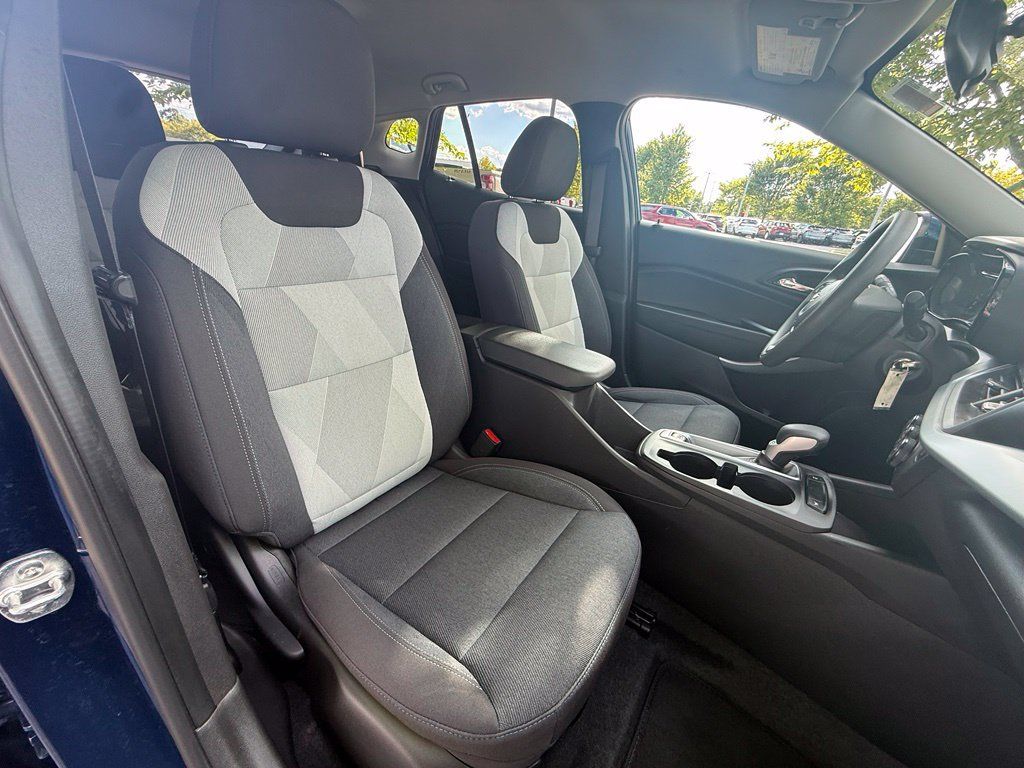 Used 2024 Chevrolet Trax LS w/ LS Convenience Package FWD image 25