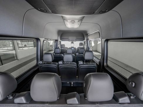 Used 2025 Mercedes-Benz Sprinter 2500 image 32