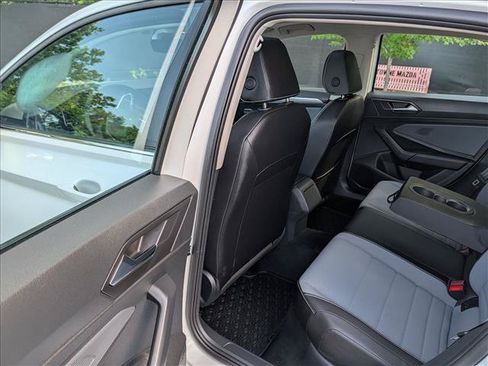 Used 2025 Volkswagen Jetta SE w/ Sunroof Package FWD image 21