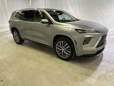 Certified 2025 Buick Enclave Avenir AWD/4WD image 2