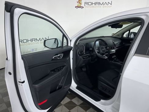 Used 2025 Kia Sportage EX image 18