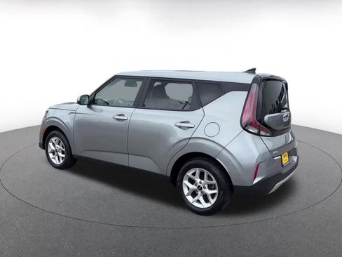 Used 2025 Kia Soul LX w/ LX Technology Package FWD image 10