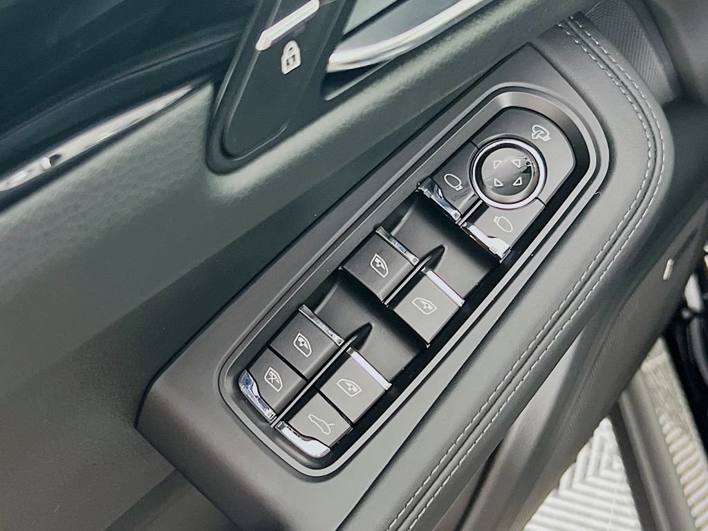 Certified 2026 Porsche Macan AWD/4WD image 20