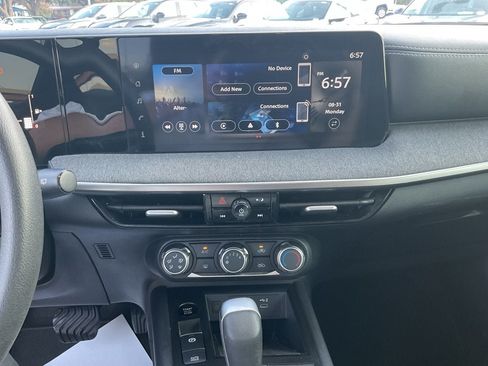Used 2025 Nissan Kicks SV FWD image 27