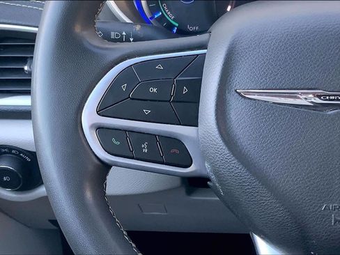 Used 2022 Chrysler Pacifica Touring-L image 22