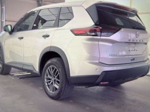Certified 2024 Nissan Rogue S image 9