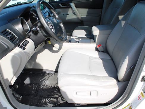Used 2011 Toyota Highlander SE image 13