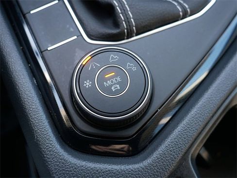 Certified 2025 Volkswagen Taos SE w/ Panoramic Sunroof Package image 29