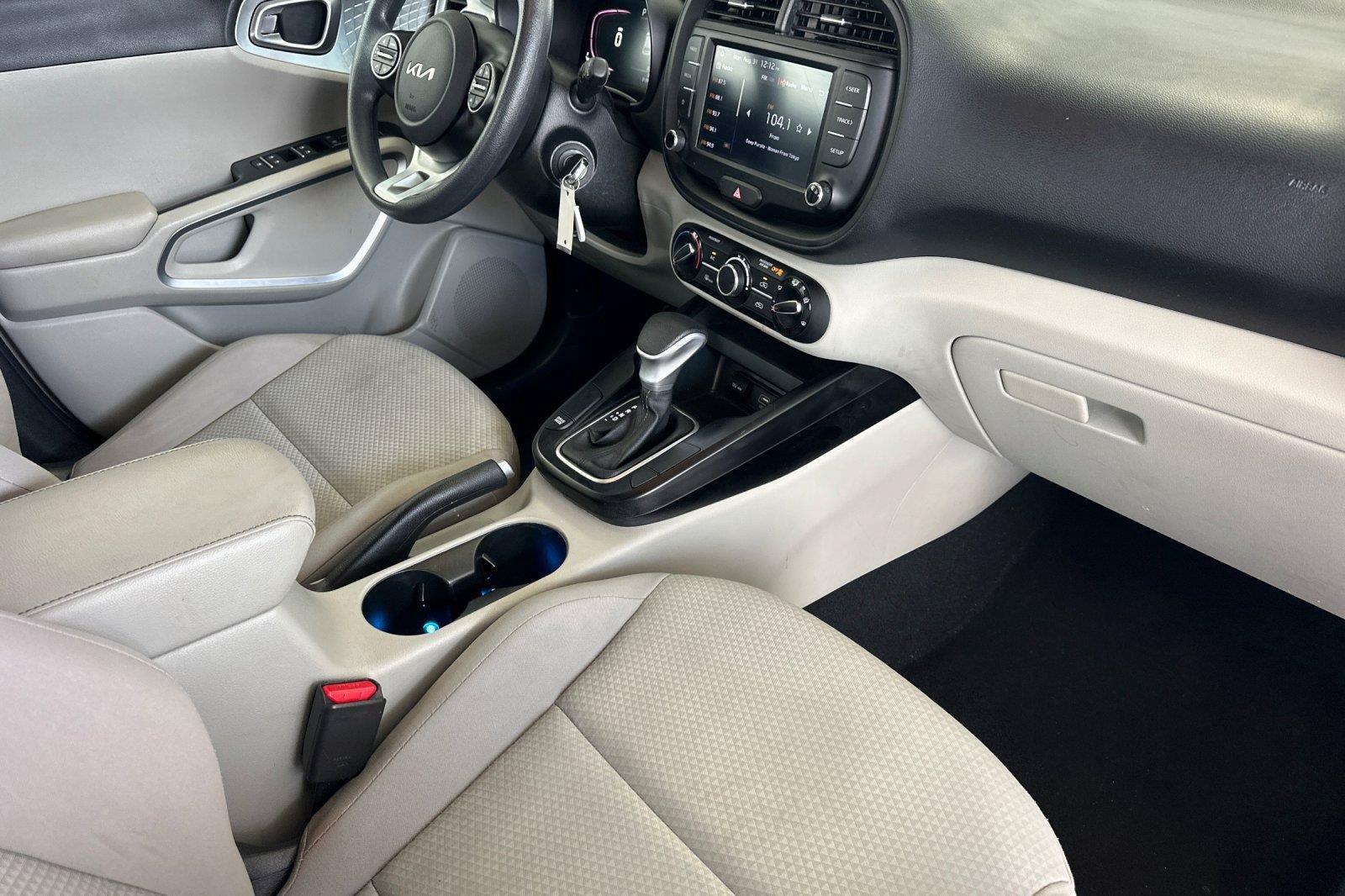 Used 2023 Kia Soul LX w/ LX Technology Package FWD image 15
