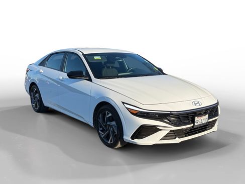 Certified 2025 Hyundai Elantra Sport w/ Cargo Package image 7