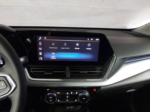 Used 2025 Chevrolet Trax LT w/ Driver Confidence Package image 21