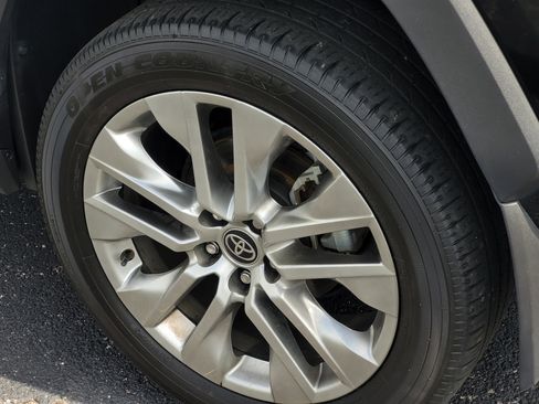 Used 2024 Toyota RAV4 XLE Premium image 7