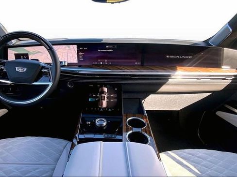 Used 2025 Cadillac Escalade ESV Sport Platinum image 15