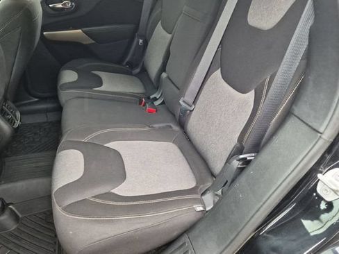 Used 2018 Jeep Cherokee Latitude AWD/4WD image 21