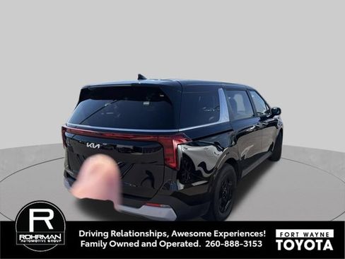 Used 2026 Kia Carnival FWD image 3