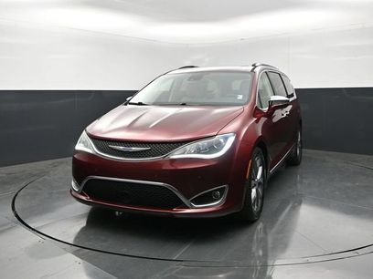 Used 2019 Chrysler Pacifica Limited w/ Tire & Wheel Group