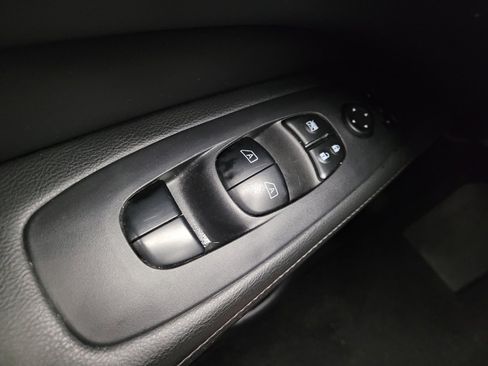 Used 2018 Nissan Pathfinder SV AWD/4WD image 27