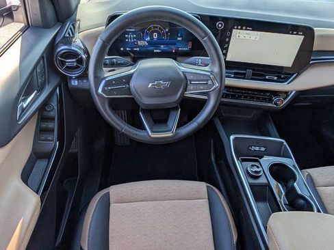 Used 2025 Chevrolet Equinox ACTIV w/ Safety and Technology Package image 10