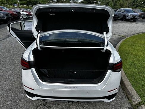 New 2025 Nissan Sentra SR w/ Midnight Edition image 13