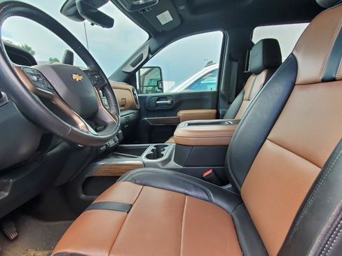 Used 2022 Chevrolet Silverado 2500 High Country w/ Z71 Off-Road Package AWD/4WD image 3