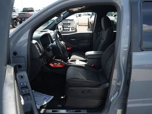 Used 2023 Nissan Frontier 4x4 Crew Cab image 18