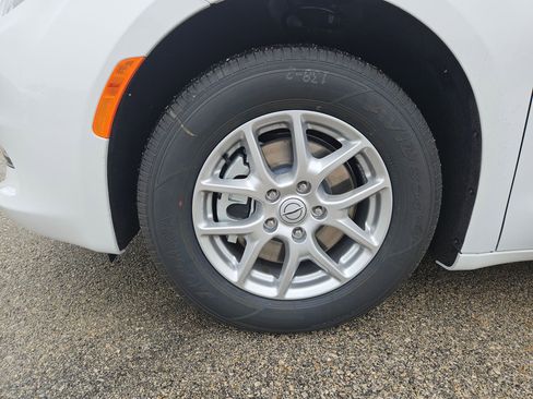 New 2026 Chrysler Voyager LX image 21