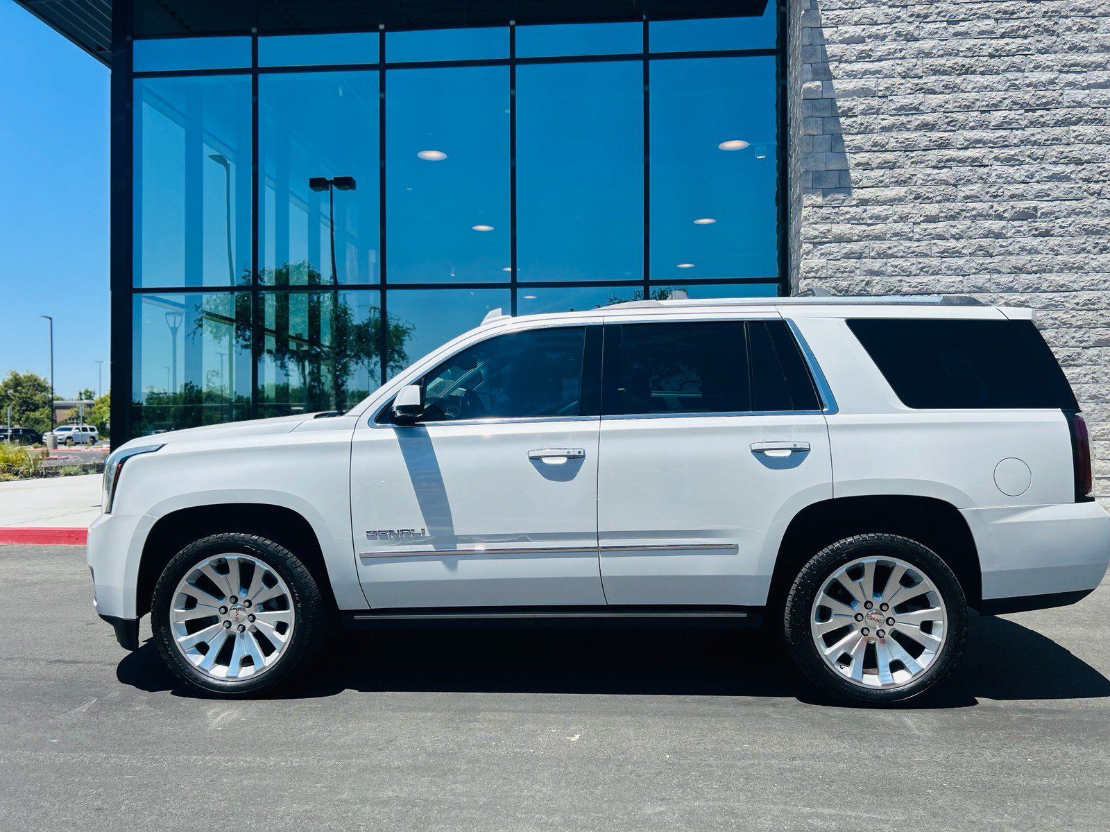 Used 2016 GMC Yukon Denali w/ Open Road Package AWD/4WD image 9